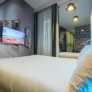 https://irooms-jacuzzi-suites.it-romehotels.com
